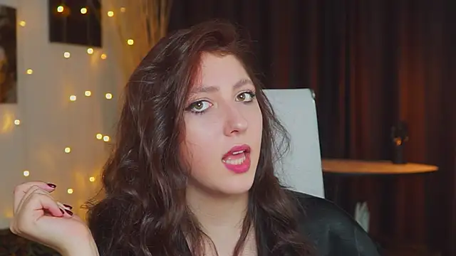 Snapshot of Mary_Miiller chatting on 10.16.25 Mary Miiller online show from 10.16.25