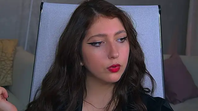 Snapshot of Mary_Miiller chatting on 10.22.25 Mary Miiller online show from 10.22.25