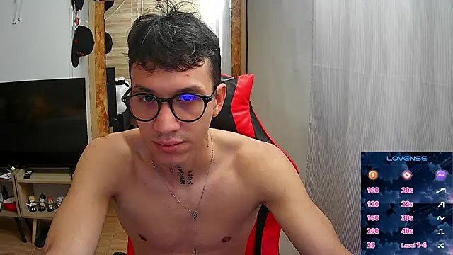 Snapshot of angelicious_ chatting on 03.08.26 angelicious online show from 03.08.26