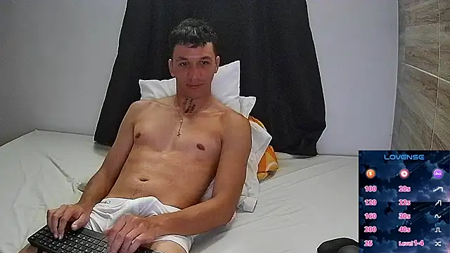 Snapshot of angelicious_ chatting on 04.08.26 angelicious online show from 04.08.26