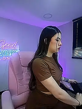 Alice Vixen online show from 09.24.25