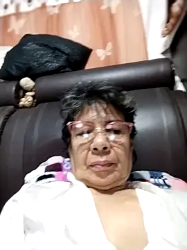 Snapshot of OliviaMorris1 chatting on 10.29.25 OliviaMorris1 online show from 10.29.25