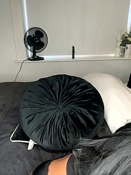 Snapshot of juicylucie chatting on 10.30.25 juicylucie online show from 10.30.25