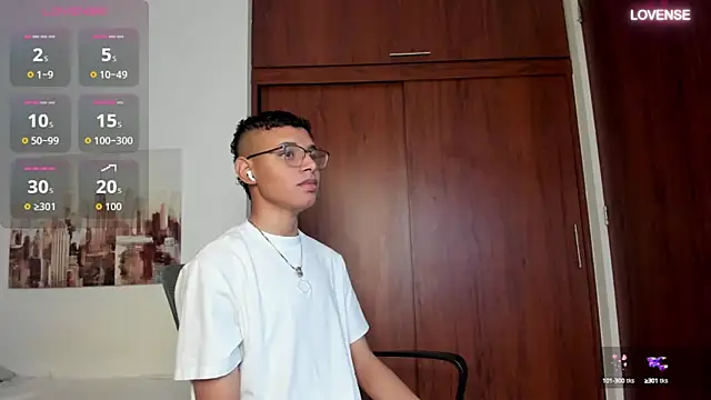 Snapshot of tristan_gold chatting on 09.15.25 tristan gold online show from 09.15.25