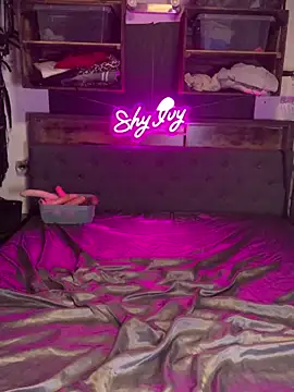 Shy Ivy online show from 09.10.25