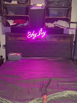 Shy Ivy online show from 09.15.25