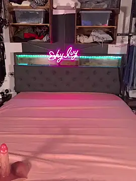 Shy Ivy online show from 09.24.25