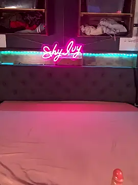 Shy Ivy online show from 09.25.25