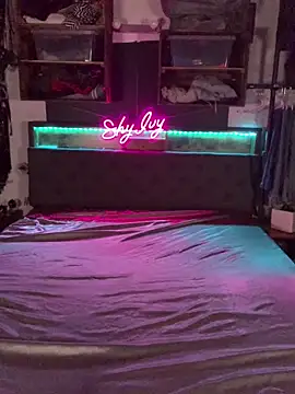 Shy Ivy online show from 10.01.25