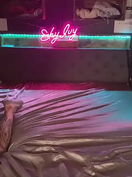 Shy Ivy online show from 10.04.25