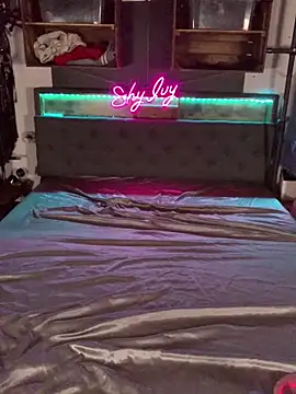 Shy Ivy online show from 10.20.25