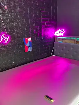 Shy Ivy online show from 11.02.25