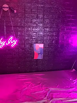 Shy Ivy online show from 11.03.25