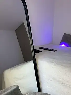 Snapshot of lunatorch chatting on 11.08.25 lunatorch online show from 11.08.25