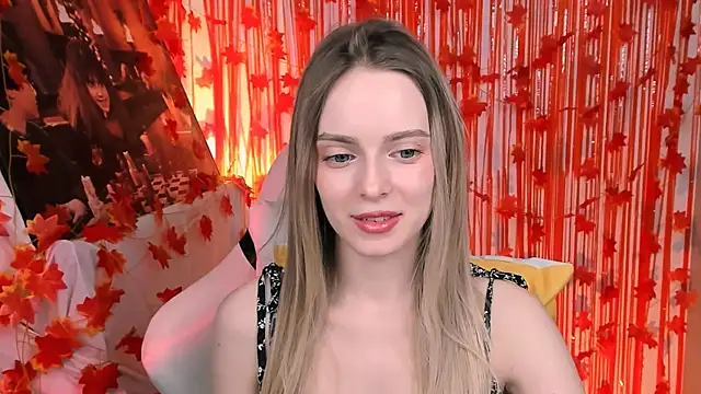 Snapshot of JuliaBrewwer chatting on 10.20.25 JuliaBrewwer online show from 10.20.25