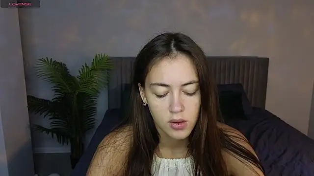 Snapshot of SaraMoren0 chatting on 10.29.25 SaraMoren0 online show from 10.29.25