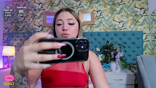 Snapshot of PatyLawrence chatting on 06.27.26 PatyLawrence online show from 06.27.26