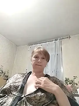 Snapshot of Flower2931 chatting on 05.17.26 Flower2931 online show from 05.17.26