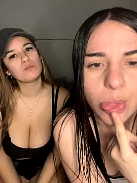 Snapshot of tetutamy chatting on 10.11.25 tetutamy online show from 10.11.25