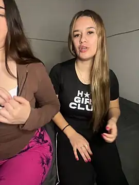 Snapshot of tetutamy chatting on 10.13.25 tetutamy online show from 10.13.25