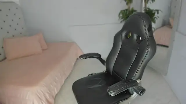 Alix 18  online show from 09.22.25