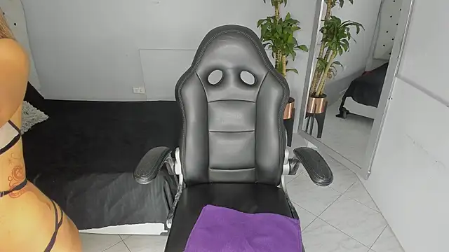 Alix 18  online show from 10.18.25