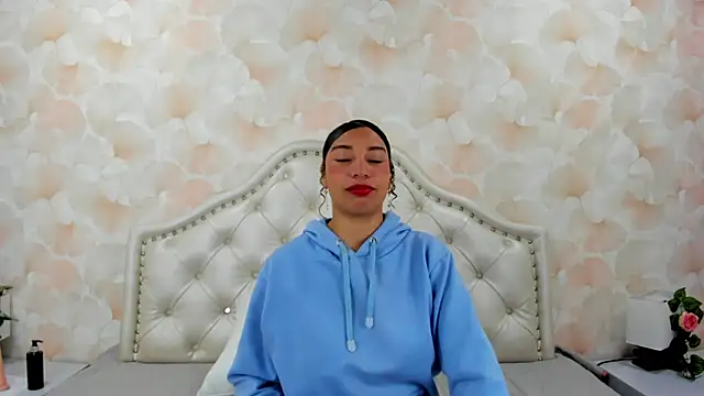 SofiaWhites online show from 05.04.26