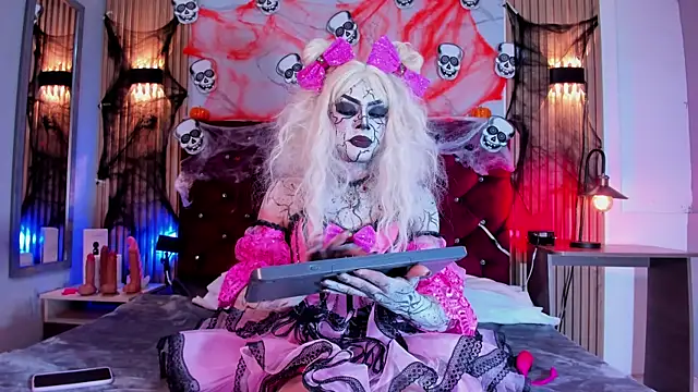 Snapshot of Megan_Rodriguez chatting on 10.15.25 Megan Rodriguez online show from 10.15.25