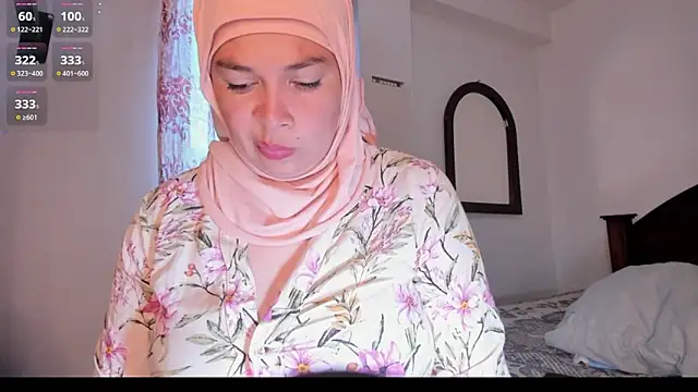 Snapshot of Noortaheri88 chatting on 11.22.25 Noortaheri88 online show from 11.22.25