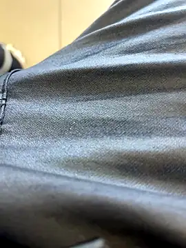 Snapshot of kamo012000 chatting on 10.13.25 kamo012000 online show from 10.13.25