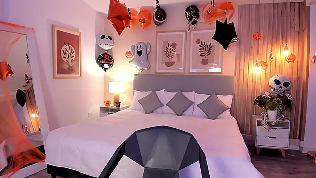 Snapshot of AuroraEvanss chatting on 10.17.25 AuroraEvanss online show from 10.17.25