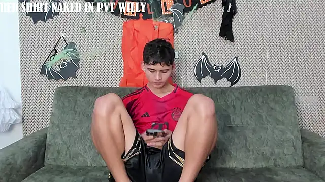 Snapshot of willy_sexxx18 chatting on 10.24.25 willy sexxx18 online show from 10.24.25