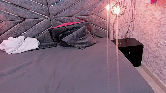 SASHA BROWNIE   online show from 11.13.25