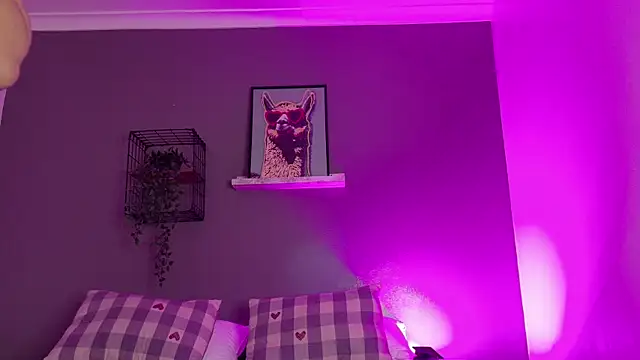 Taylorsmitth  online show from 11.25.25