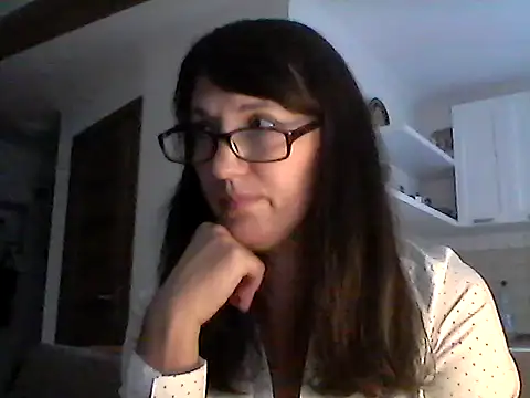 Snapshot of Elena48324 chatting on 10.04.25 Elena48324 online show from 10.04.25