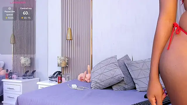 Snapshot of Skylar_Smith_ chatting on 10.15.25 Skylar Smith online show from 10.15.25