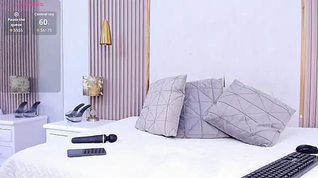 Snapshot of Skylar_Smith_ chatting on 10.16.25 Skylar Smith online show from 10.16.25