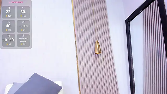 Snapshot of Skylar_Smith_ chatting on 10.28.25 Skylar Smith online show from 10.28.25