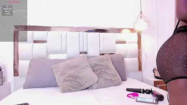 Skylar Smith  online show from 03.12.26