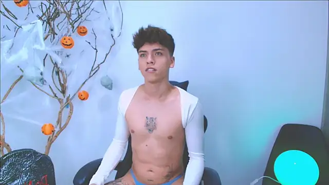 Snapshot of stev_austin_ chatting on 10.29.25 stev austin online show from 10.29.25