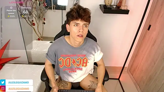 Snapshot of stev_austin_ chatting on 11.09.25 stev austin online show from 11.09.25