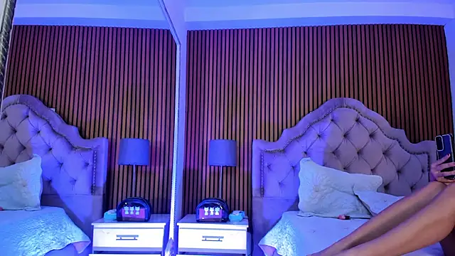 Starbutterflyy  online show from 11.13.25