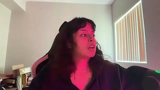 Snapshot of pressuremami chatting on 10.16.25 pressuremami online show from 10.16.25