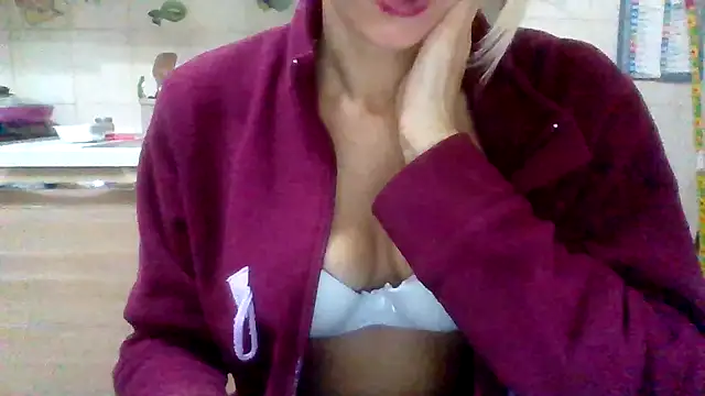 Snapshot of Kelly80 chatting on 10.13.25 Kelly80 online show from 10.13.25