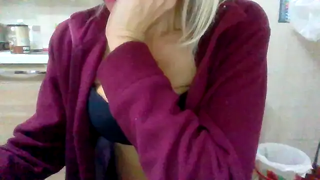 Snapshot of Kelly80 chatting on 10.15.25 Kelly80 online show from 10.15.25