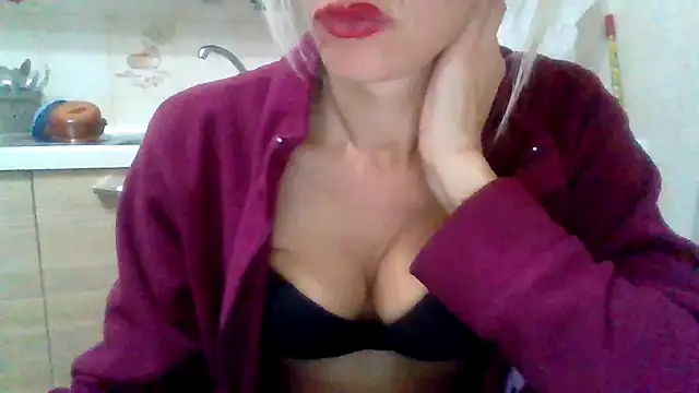 Snapshot of Kelly80 chatting on 10.15.25 Kelly80 online show from 10.15.25