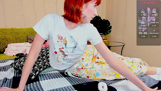 Snapshot of flatter-shy chatting on 10.11.25 flatter-shy online show from 10.11.25