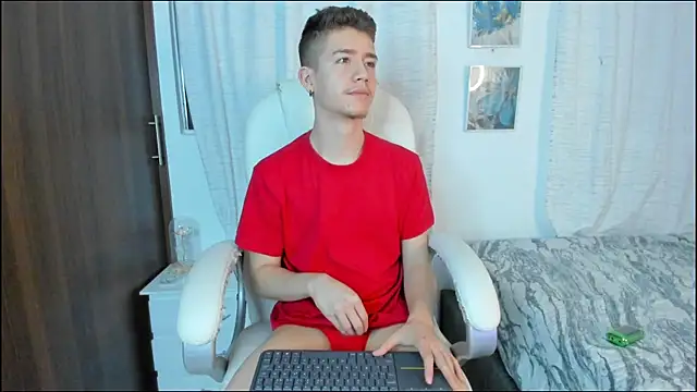 Snapshot of ThiagooJames chatting on 09.24.25 ThiagooJames online show from 09.24.25