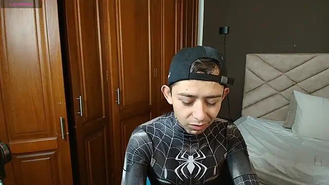 Aleecandrews online show from 10.31.25