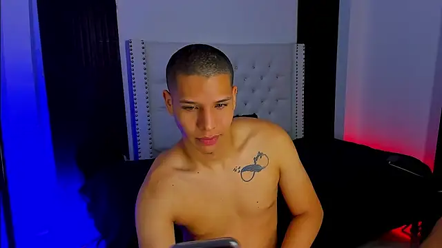 Snapshot of Latin_Boyss_ chatting on 10.18.25 Latin Boyss  online show from 10.18.25